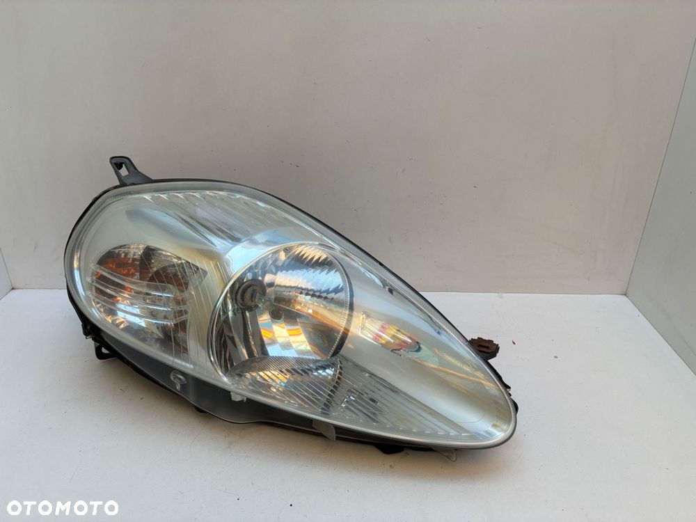 FIAT GRANDE PUNTO LAMPA PRZÓD PRZEDNIA PRAWA  EUROPA - 1