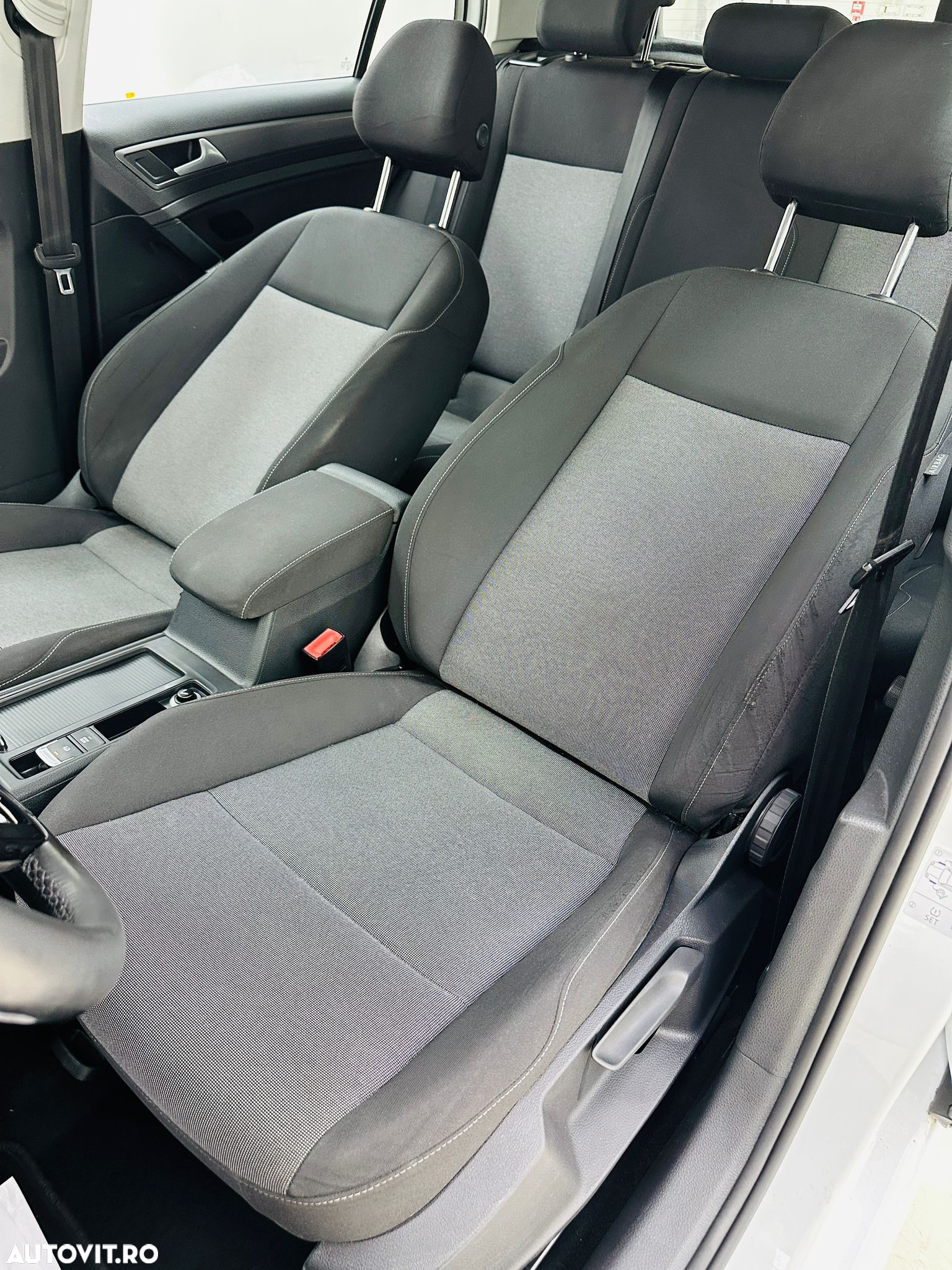 Volkswagen Golf - 22