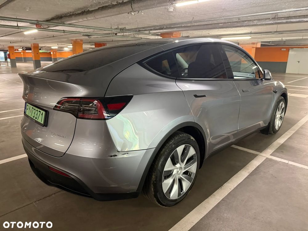 Tesla Model Y Long Range Dual Motor AWD - 6
