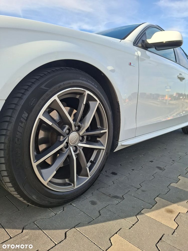 Audi A4 Avant 2.0 TDI - 10