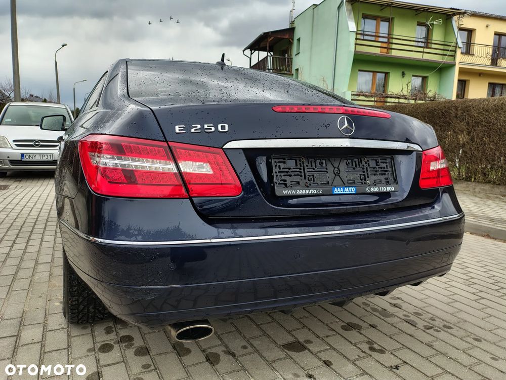 Mercedes-Benz Klasa E 250 CGI Coupe BlueEFFICIENCY Automatik Avantgarde - 8