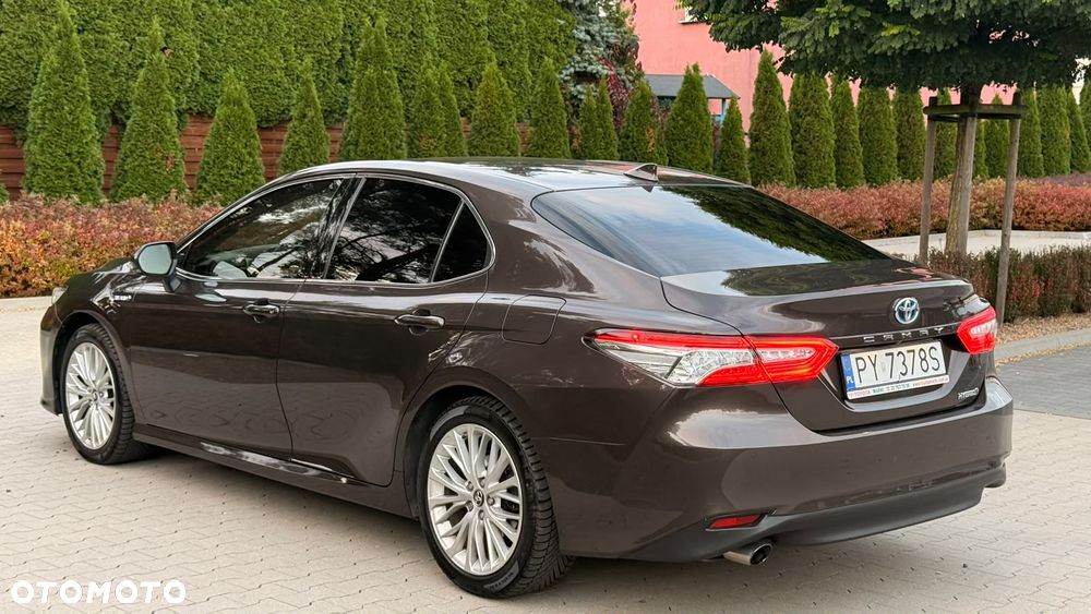 Toyota Camry - 18