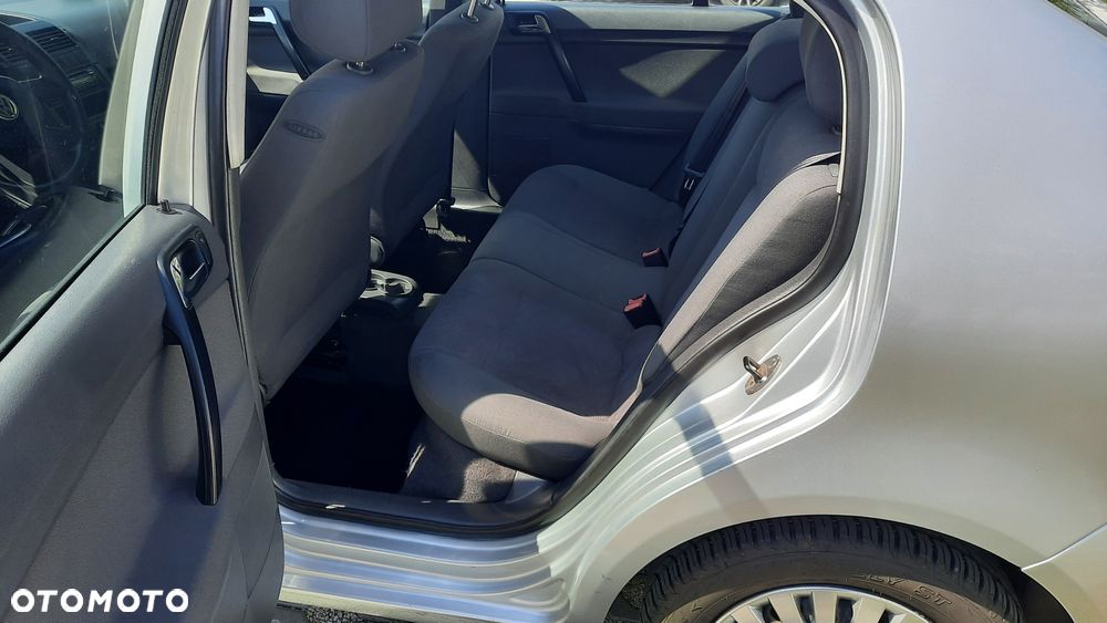 Volkswagen Polo - 7