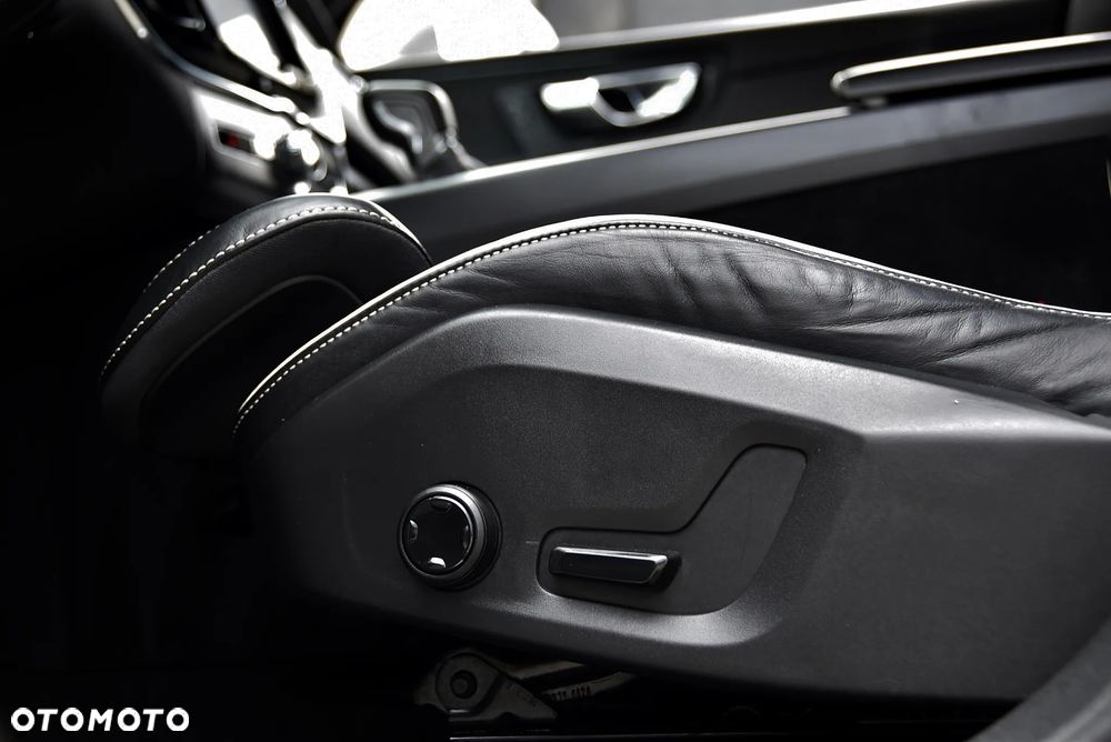 Volvo XC 60 D4 R-Design - 36