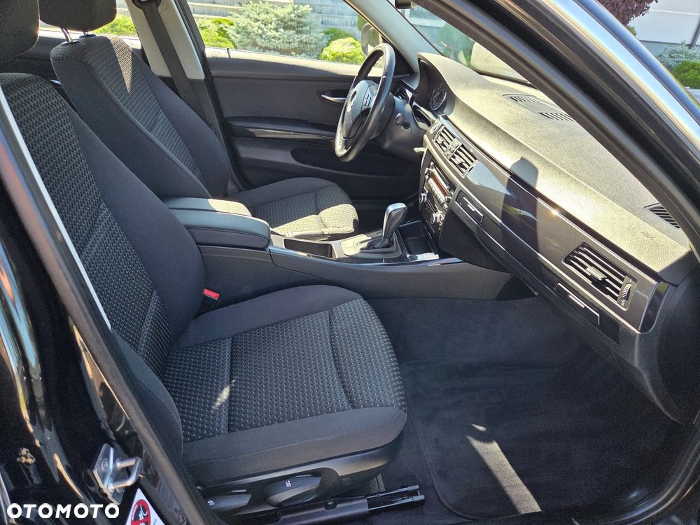 BMW Seria 3 318d DPF Edition Exclusive - 23