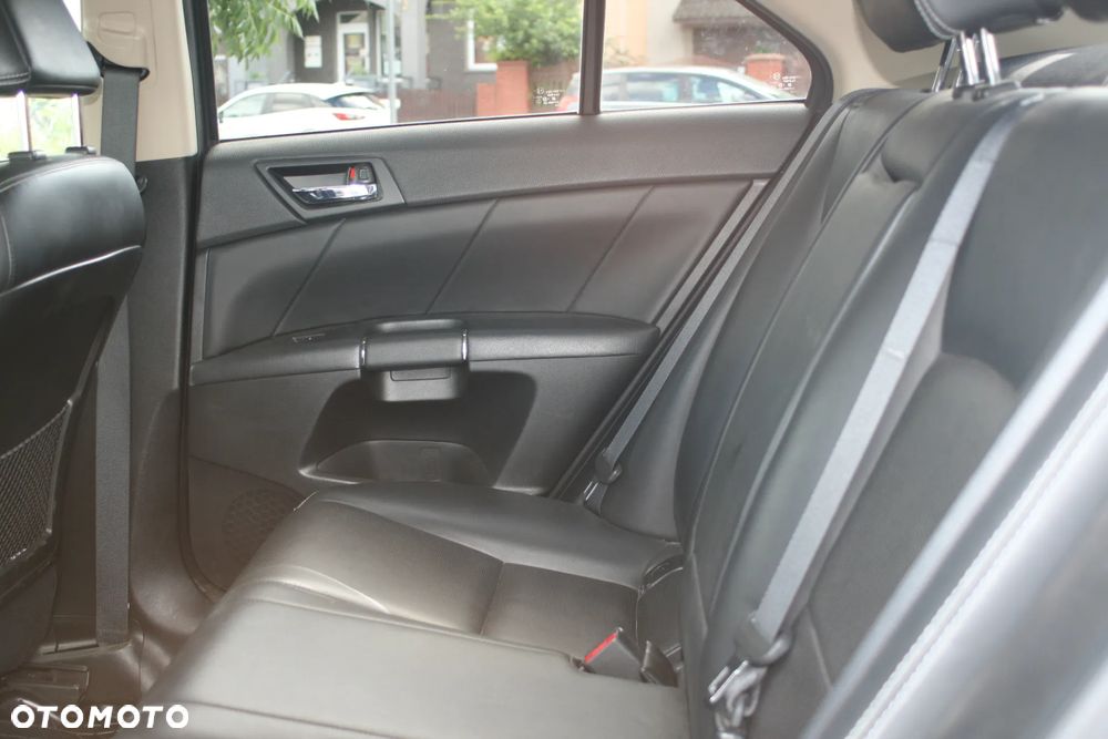 Suzuki Kizashi 2.4 Sport 4WD CVT - 8