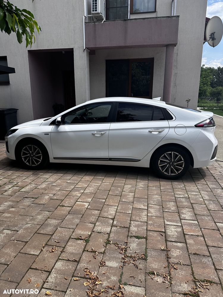 Hyundai IONIQ - 13