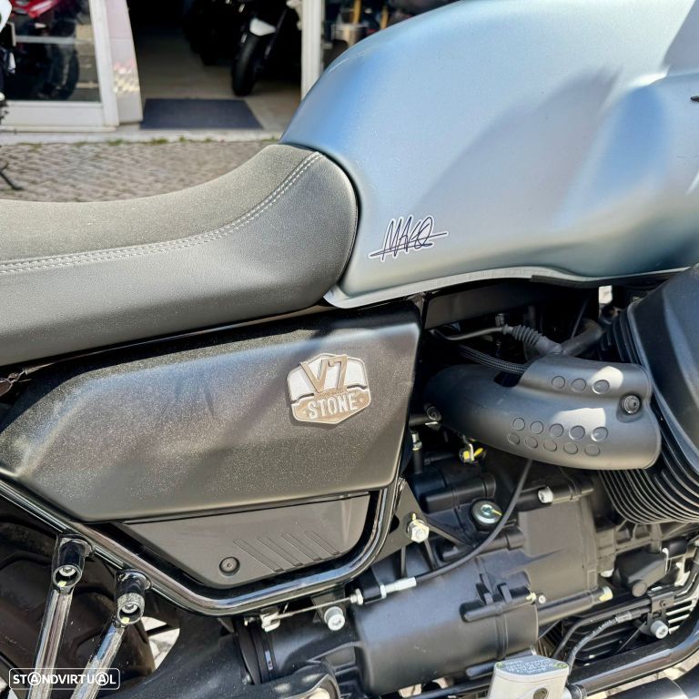 Moto Guzzi V7 Stone - 17
