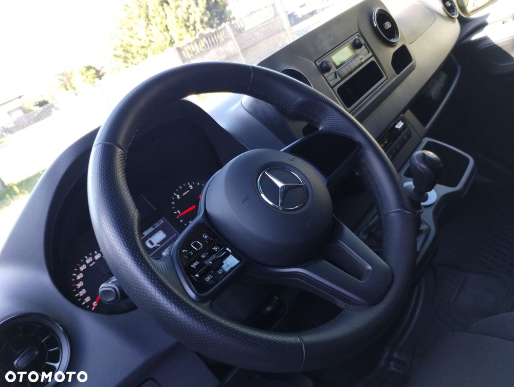 Mercedes-Benz Sprinter - 13