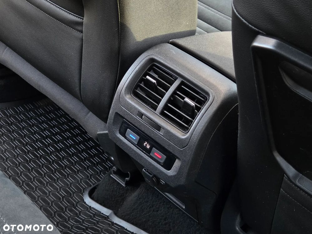 Volkswagen Touran 1.6 TDI SCR (BlueMotion Technology) Comfortline - 24