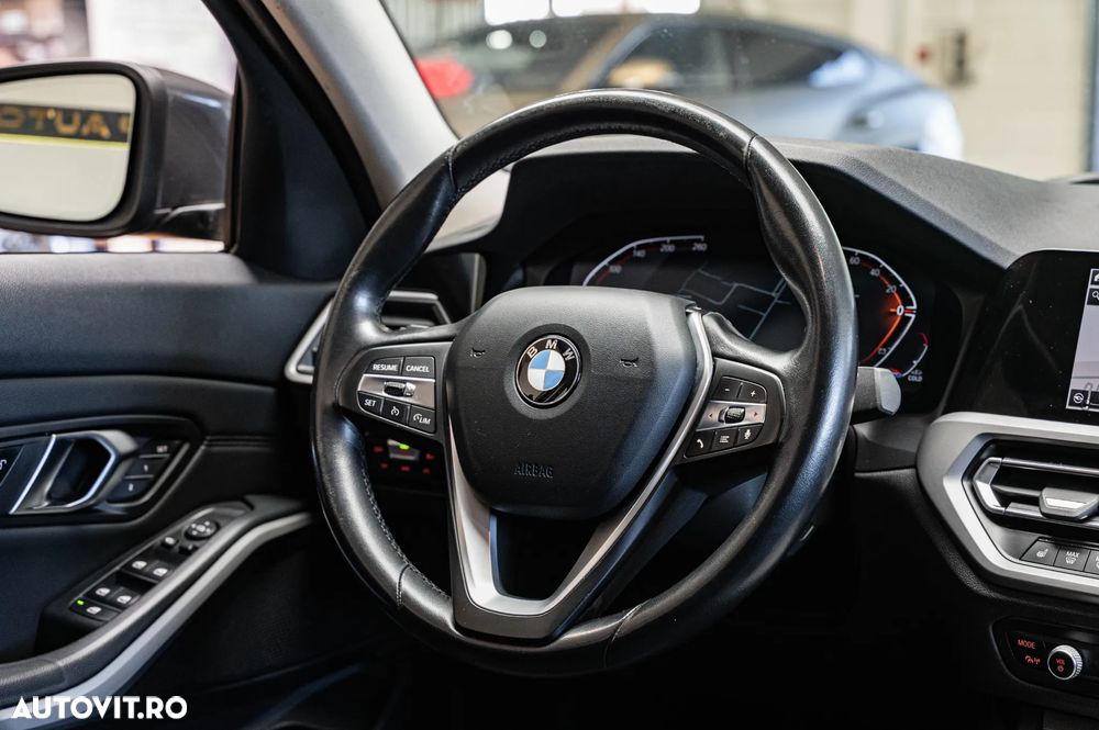 BMW Seria 3 318d Aut. Luxury Line - 13