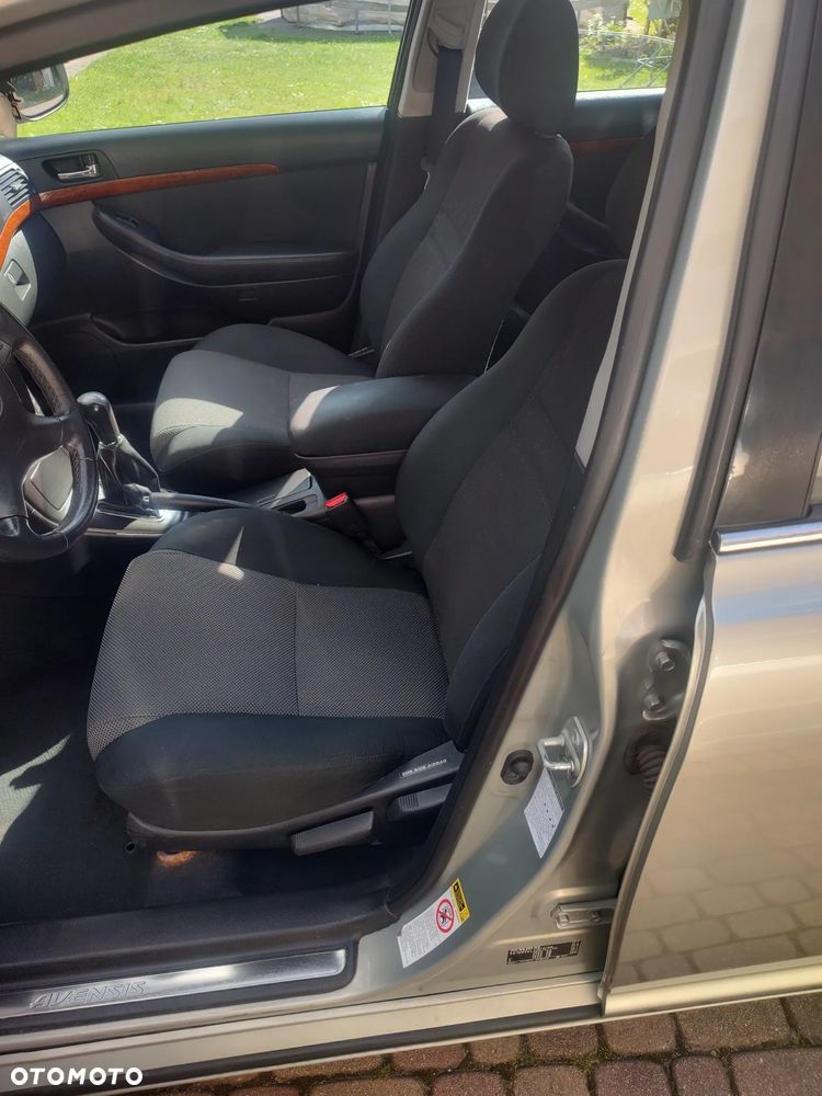 Toyota Avensis 1.8 VVT-i Sol - 10