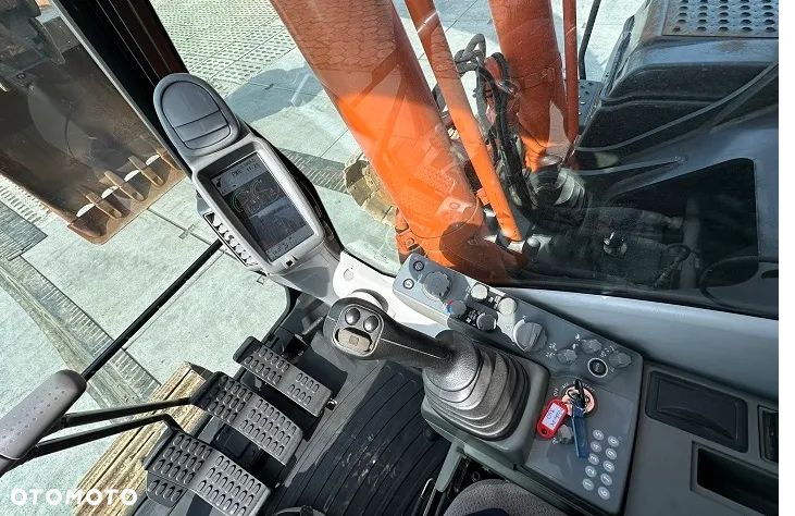 Hitachi ZX350LC-5B - 31