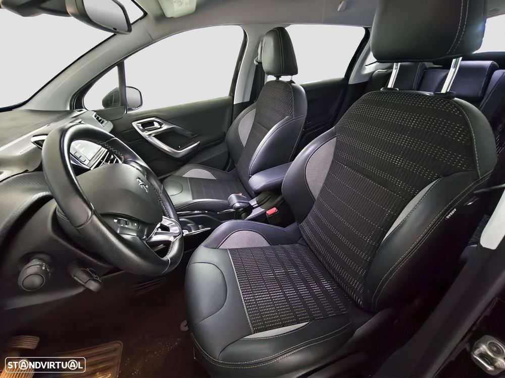 Peugeot 2008 1.2 PureTech Allure - 12