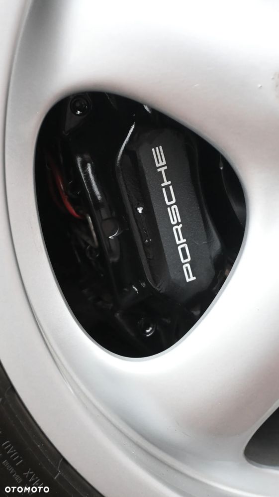 Porsche 911 Carrera - 27