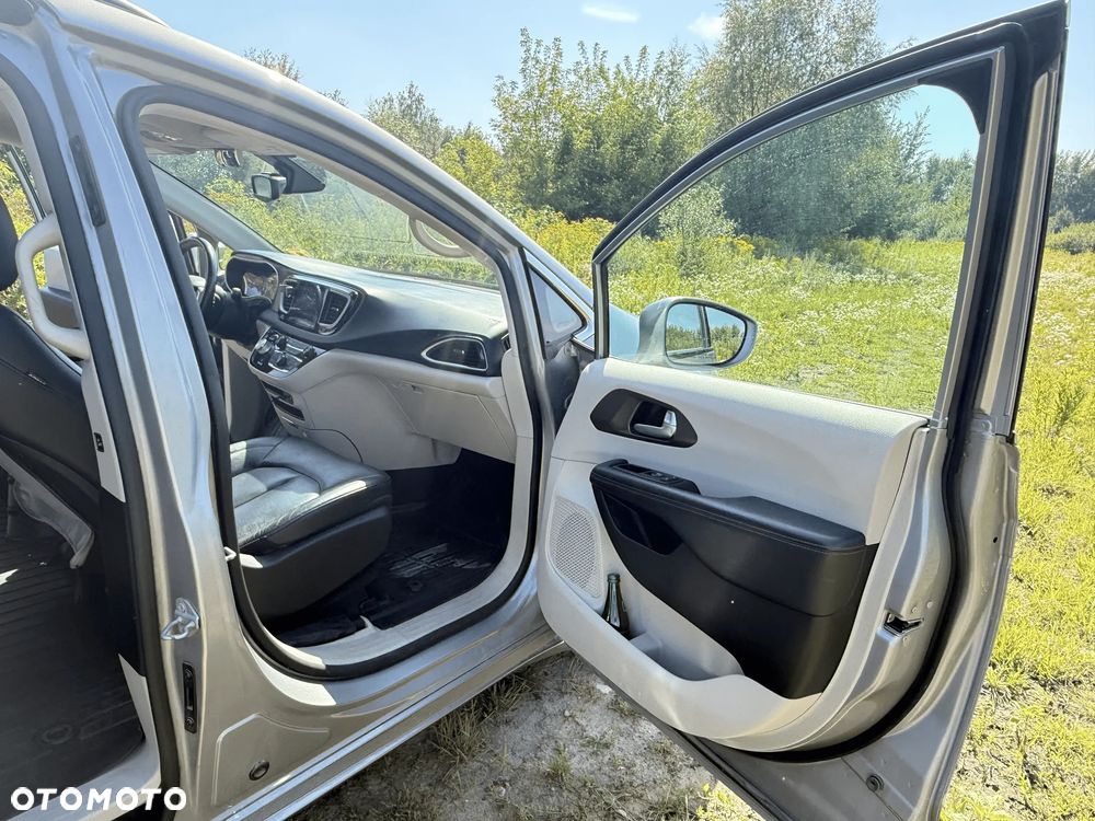 Chrysler Pacifica - 13