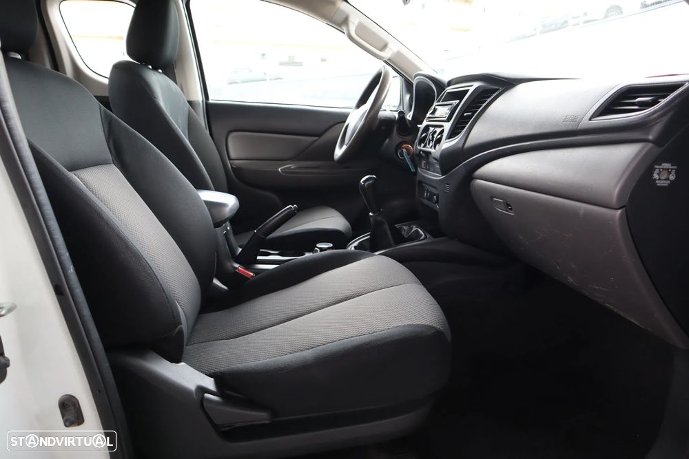 Mitsubishi L200 2.4 DI-D CD Invite 4WD - 10