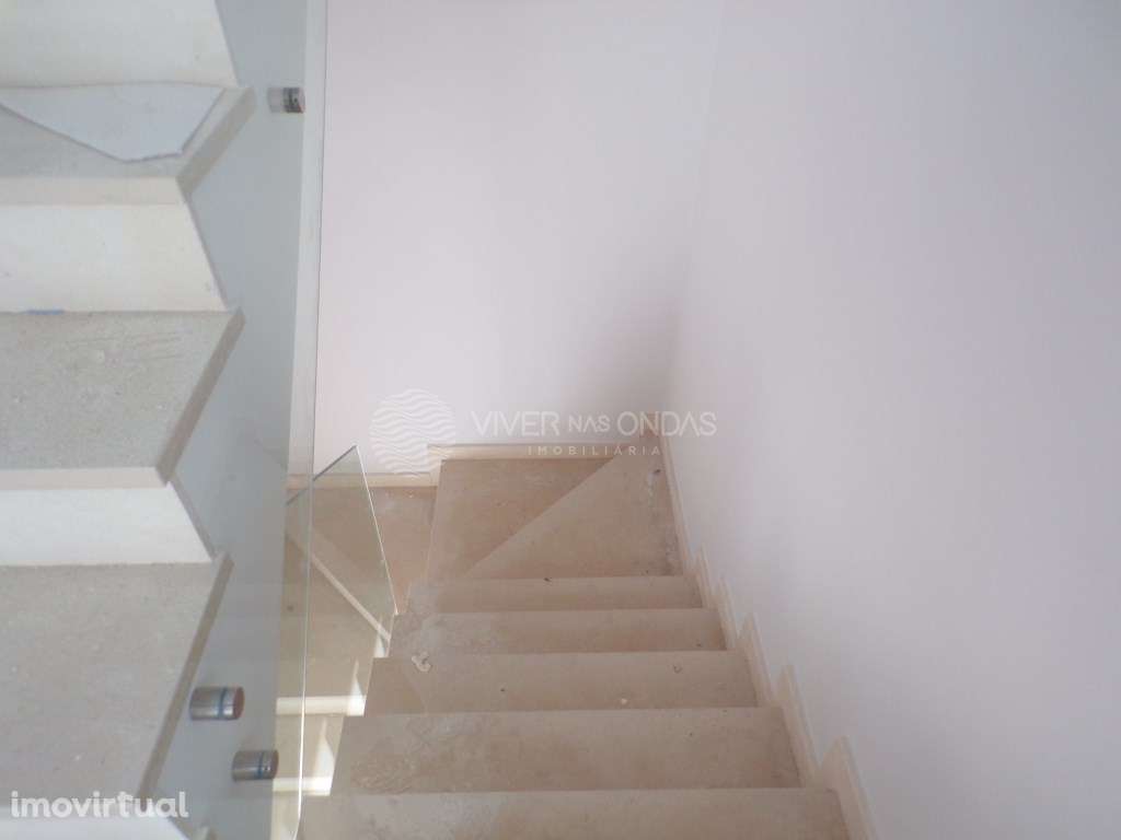 Moradia geminada T3 - Triplex | Garagem-box | Terraço - Grande imagem: 5/17