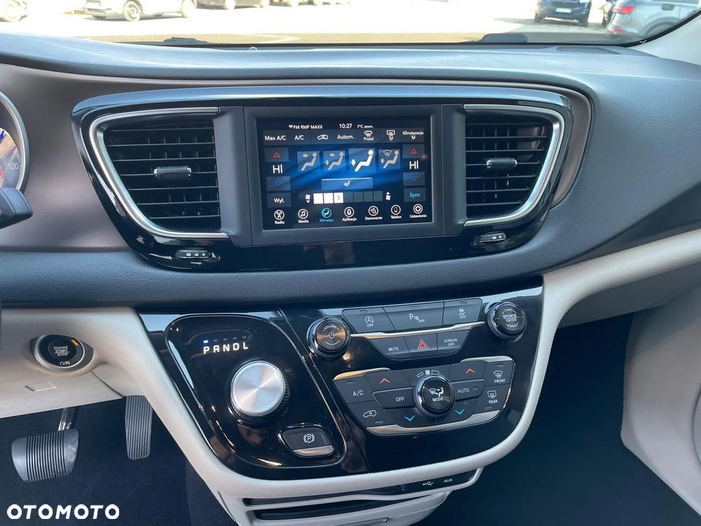 Chrysler Pacifica - 15