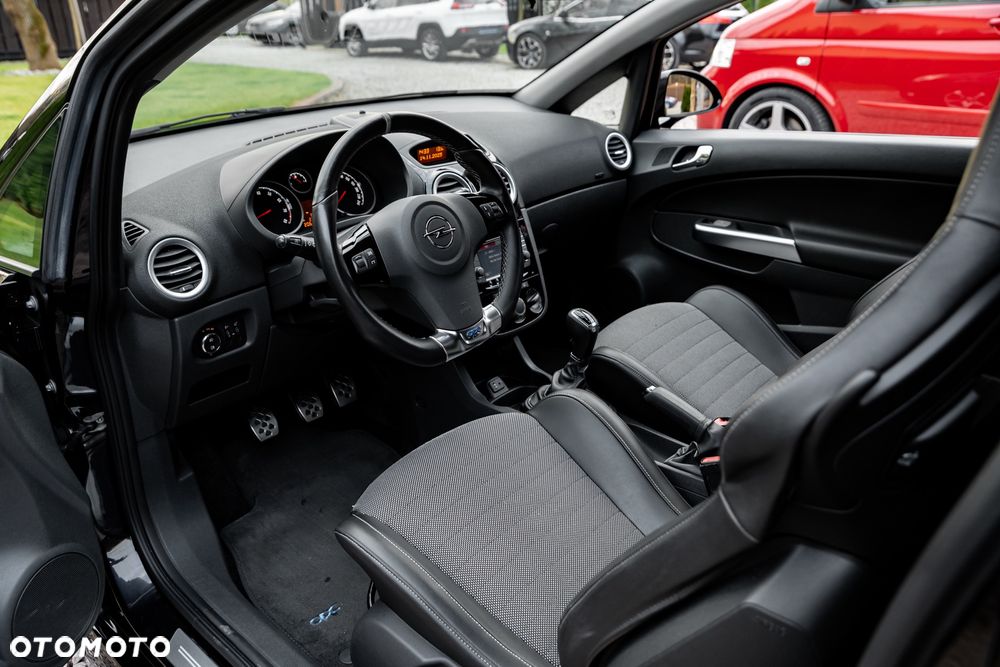 Opel Corsa 1.6T OPC - 14