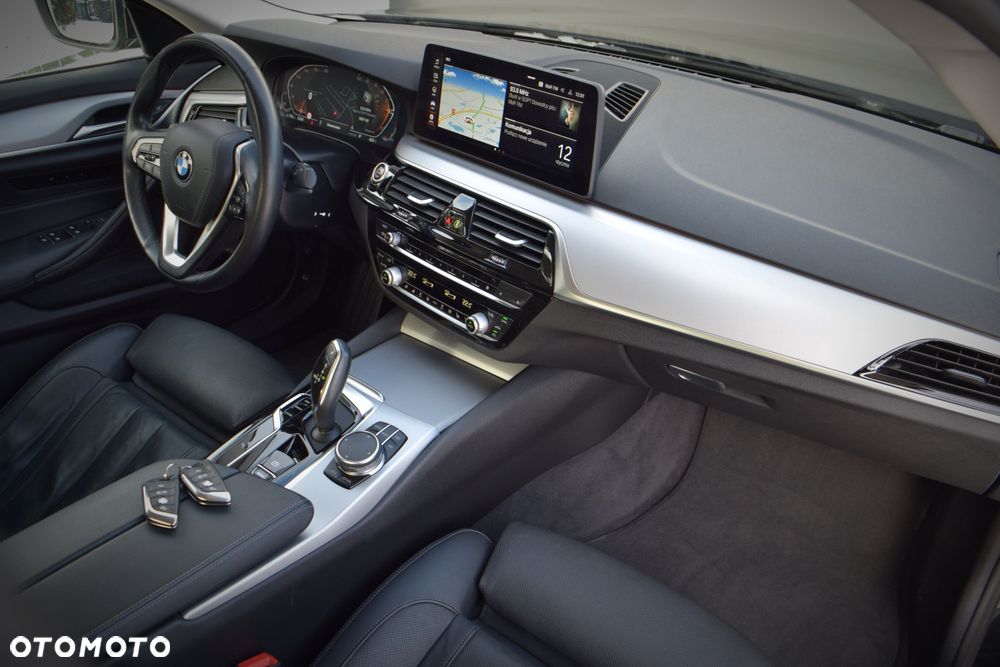 BMW Seria 5 530i xDrive Luxury Line sport - 24