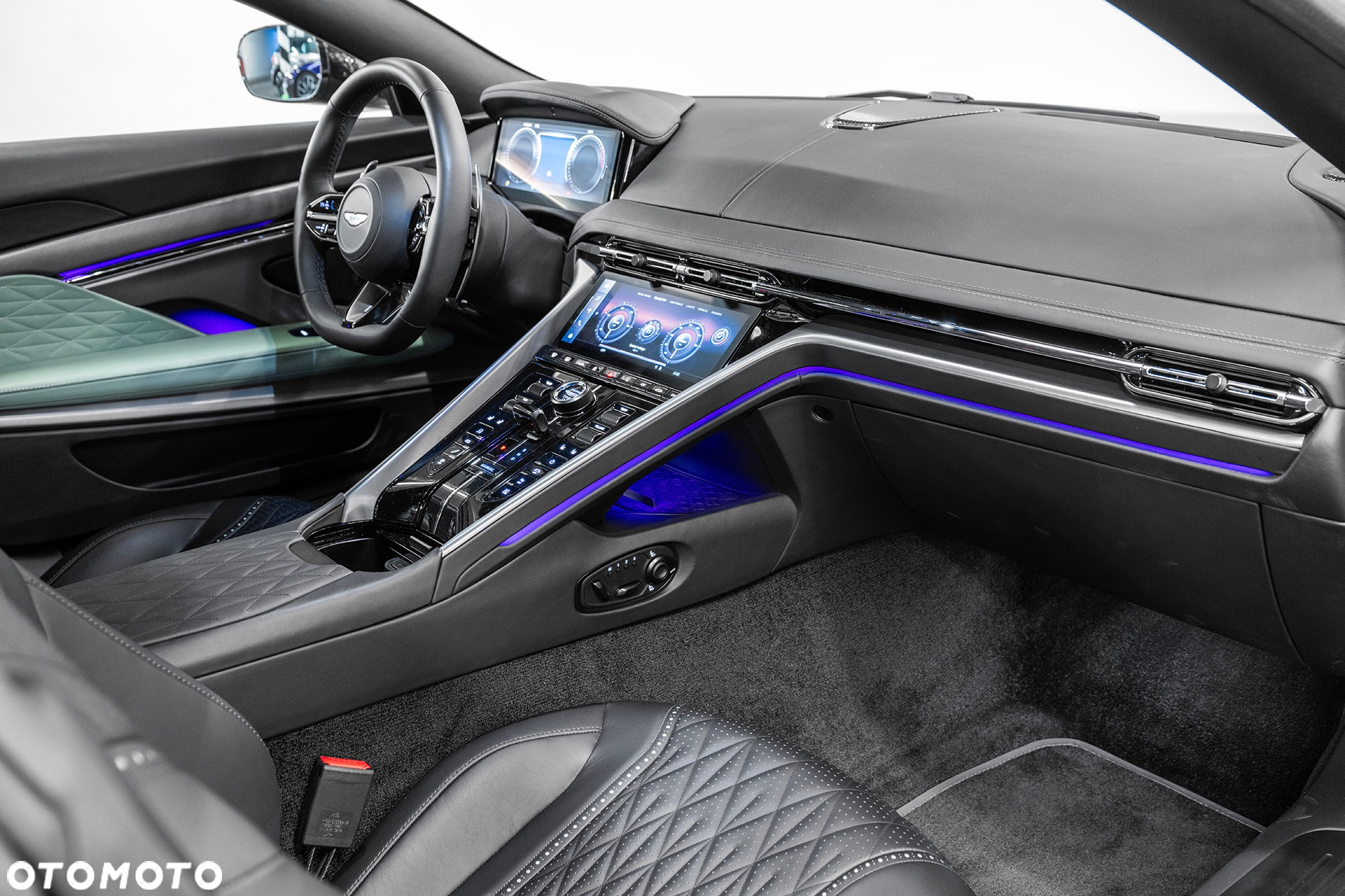 Aston Martin Inny - 10