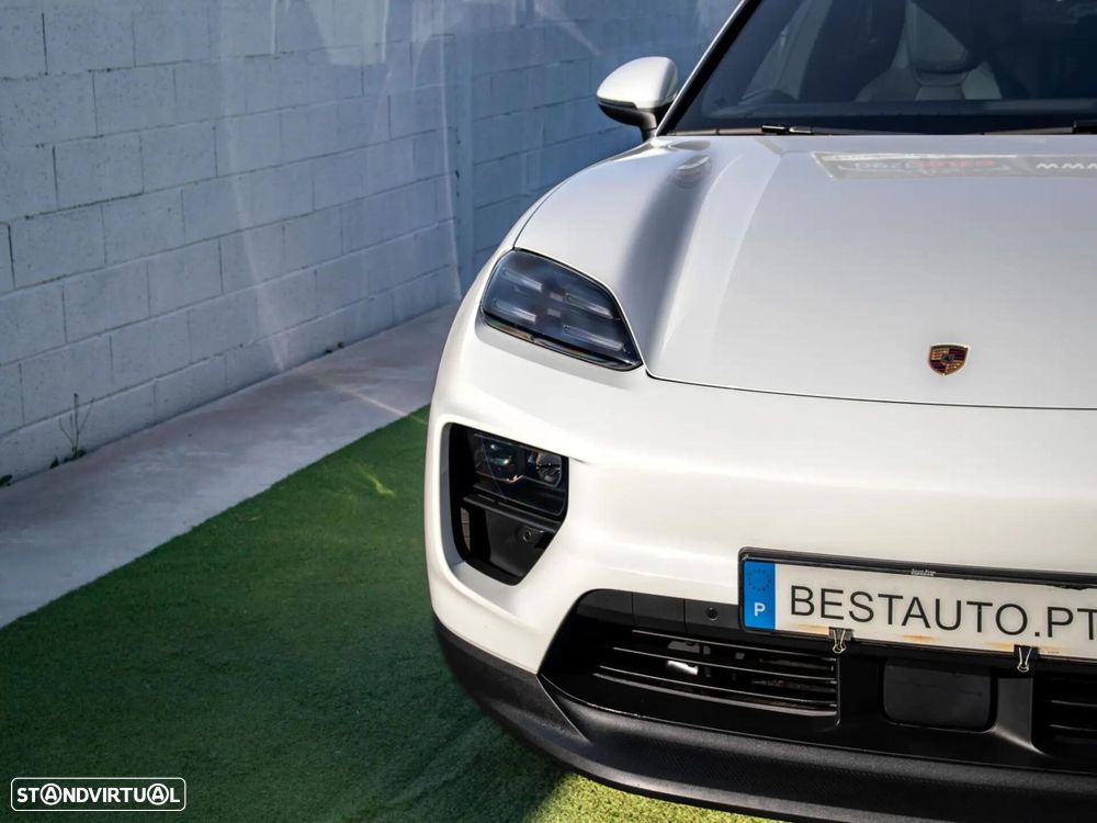 Porsche Macan Electric - 18