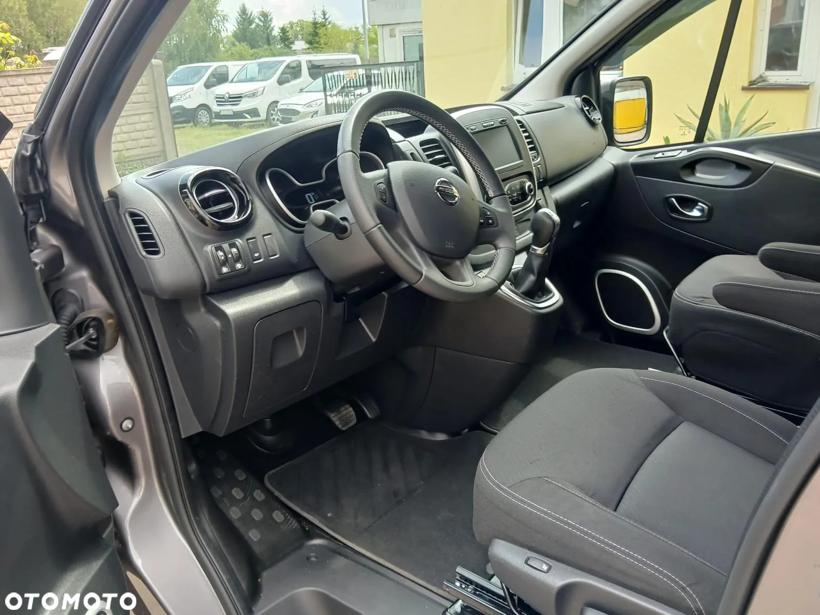 Nissan NV300 - 11