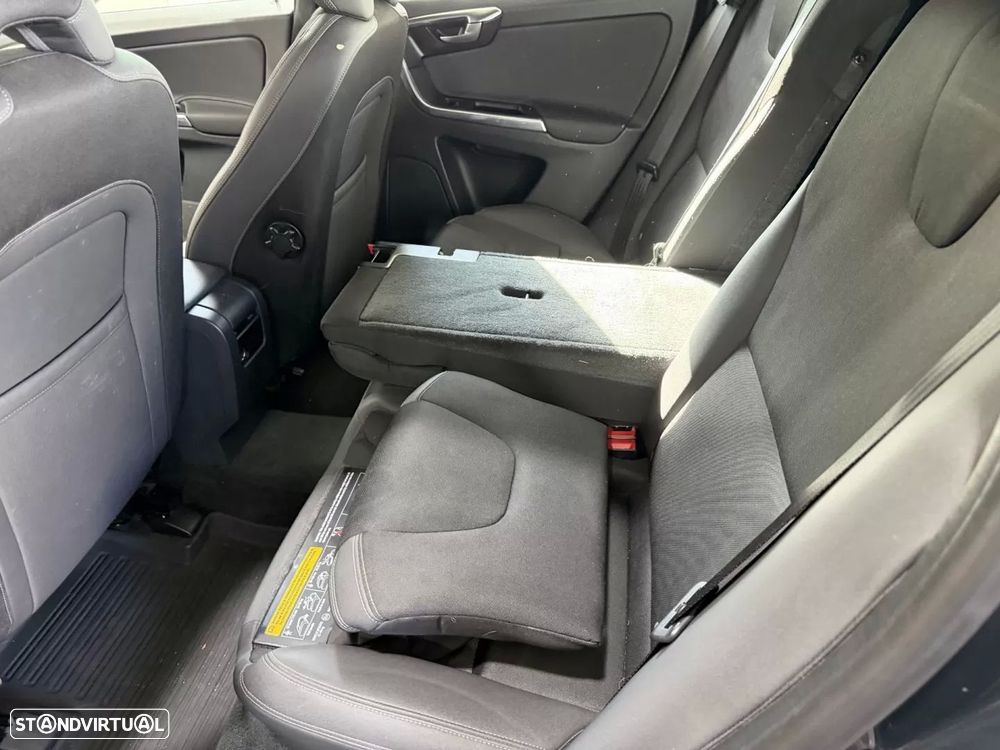 Volvo XC 60 2.0 D4 DRIVe Momentum - 12