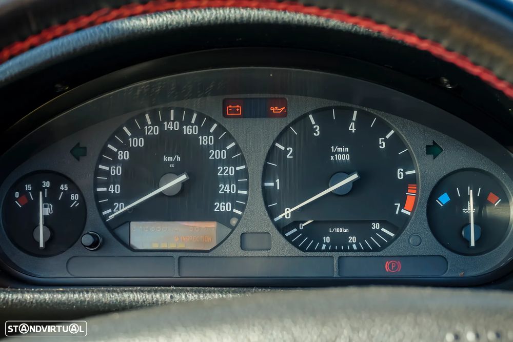 BMW 320 i Touring - 32