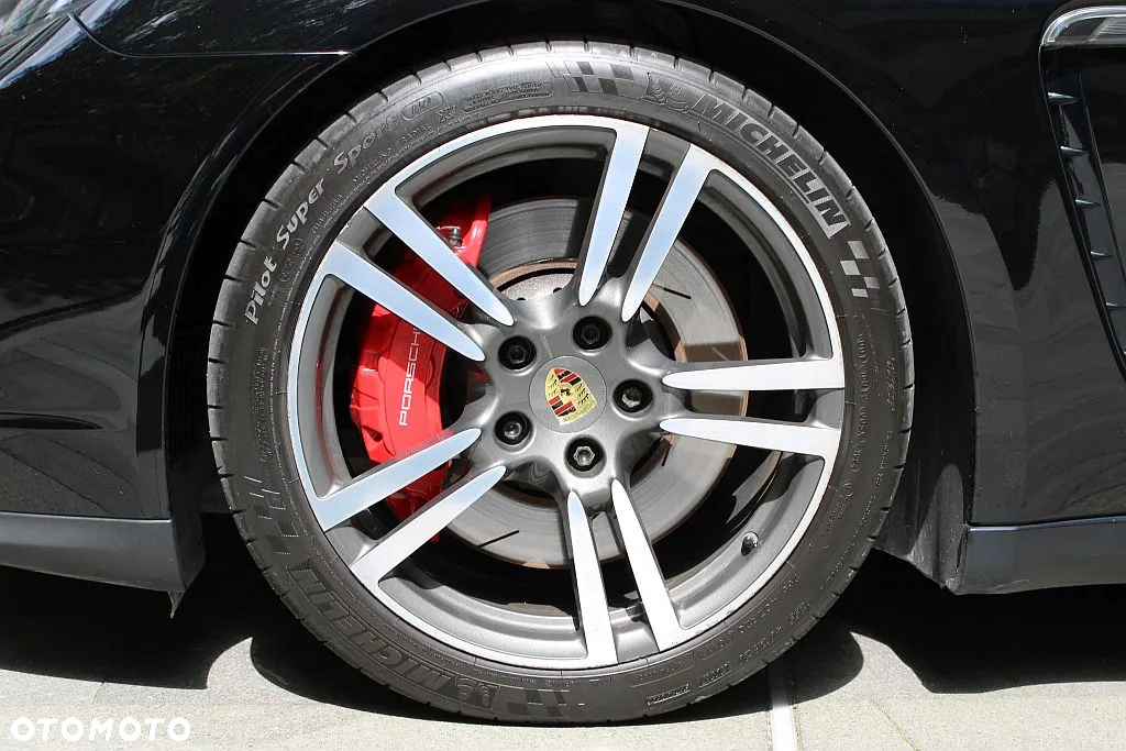 Porsche Panamera GTS PDK - 6