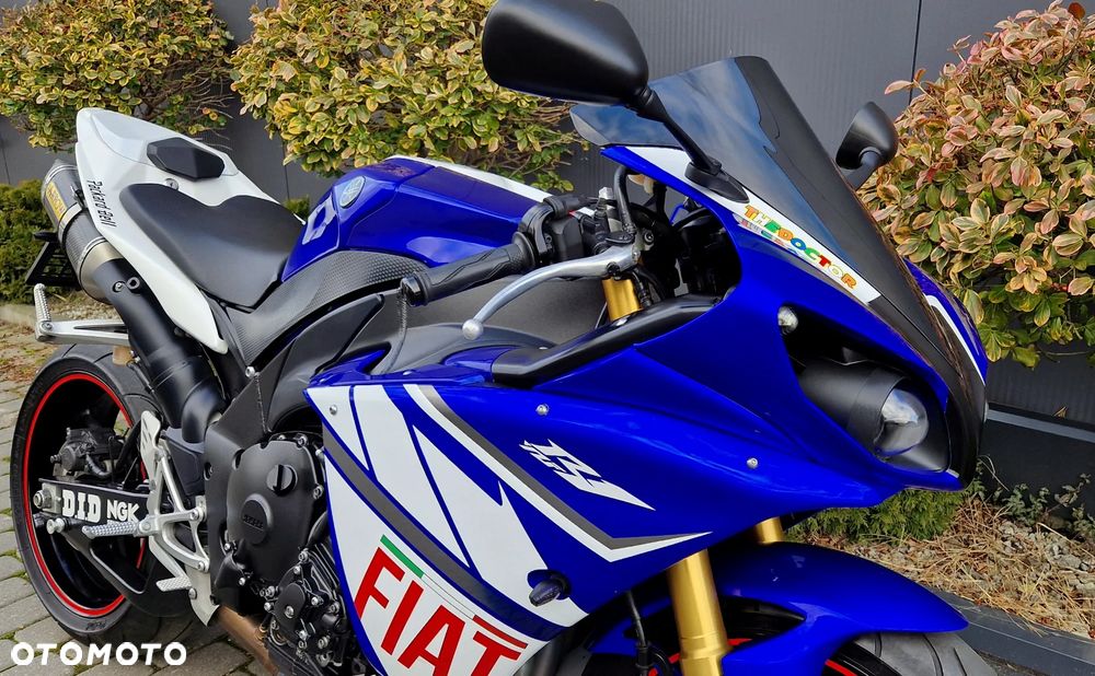 Yamaha R1 - 11