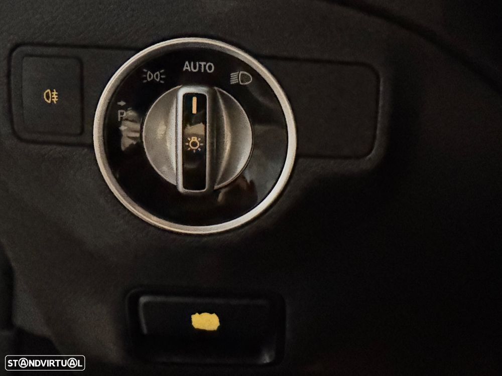 Mercedes-Benz CLA 180 d Shooting Brake AMG Line - 19