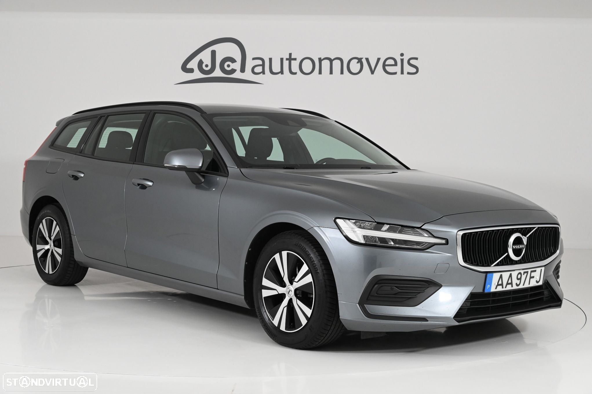 Volvo V60 2.0 D3 Momentum Geartronic - 1