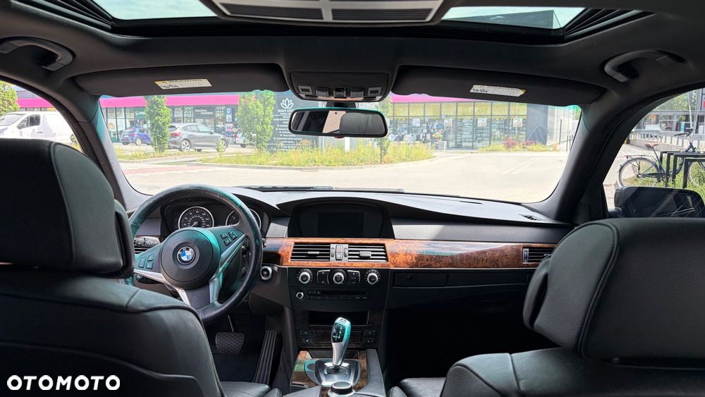 BMW Seria 5 550i - 14