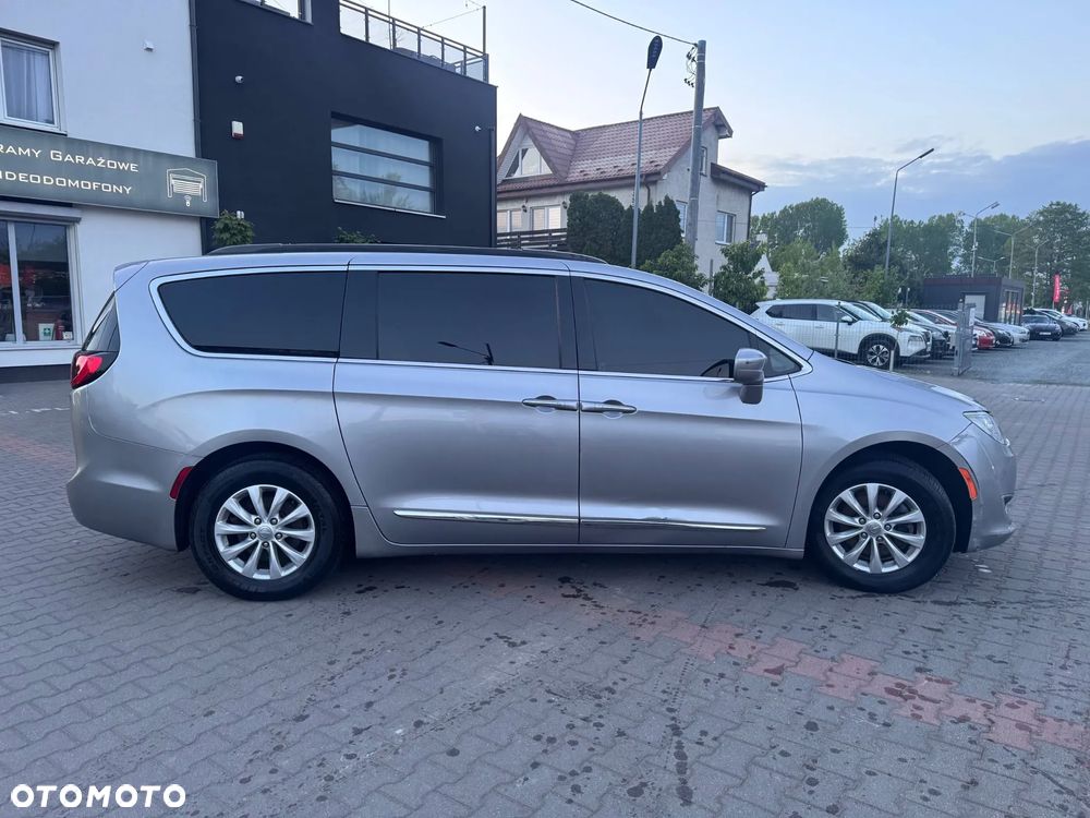 Chrysler Pacifica - 3