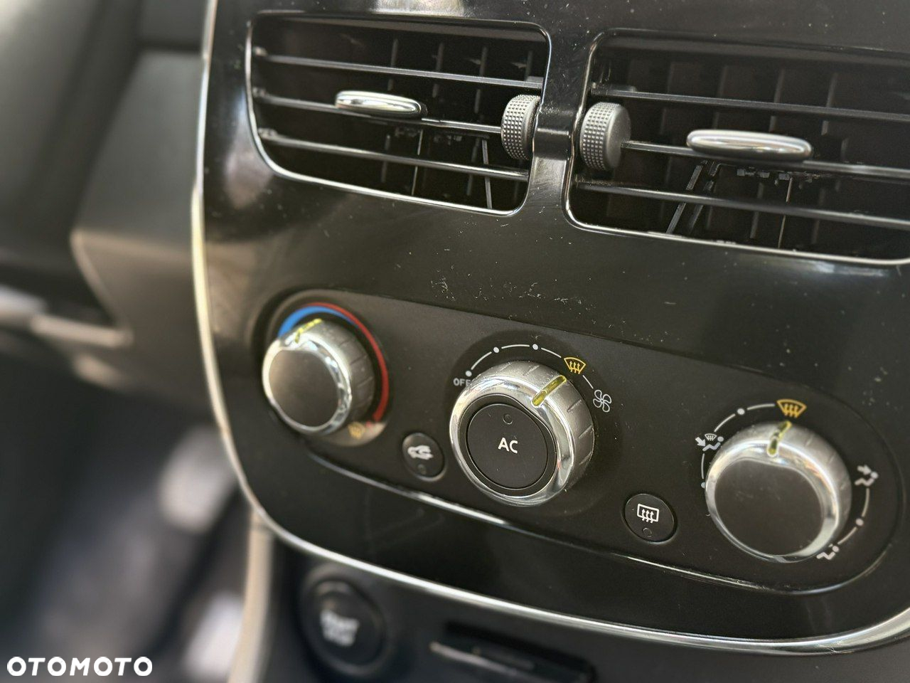 Renault Clio - 18