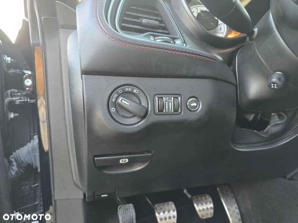 Dodge Challenger ver-6-4-scat-pack-widebody - 19