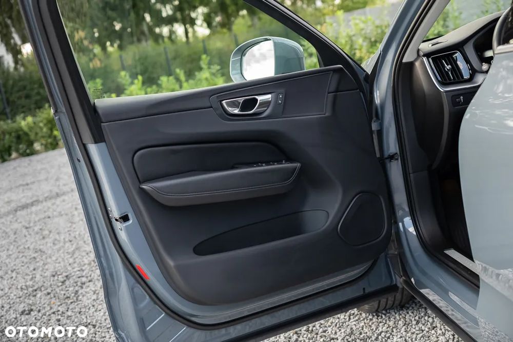 Volvo XC 60 B4 D Geartronic Momentum Pro - 17