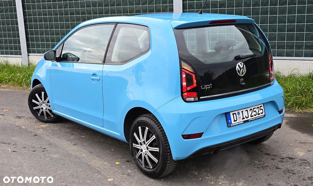 Volkswagen up! TSI (BlueMotion Technology) move - 10