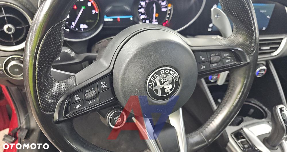 Alfa Romeo Giulia 2.0 Turbo 16V AT8 Veloce Ti - 12