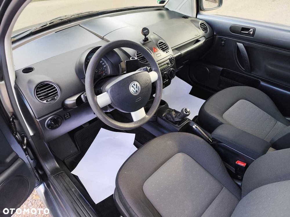 Volkswagen New Beetle - 8