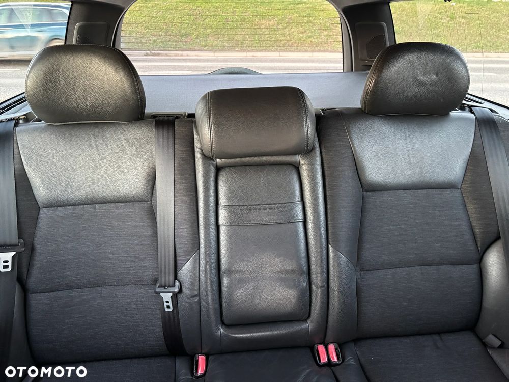 Volvo V70 2.4 Momentum - 31