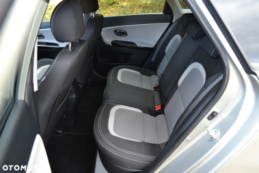 Kia Ceed 1.6 GDI Dream Team Edition - 11