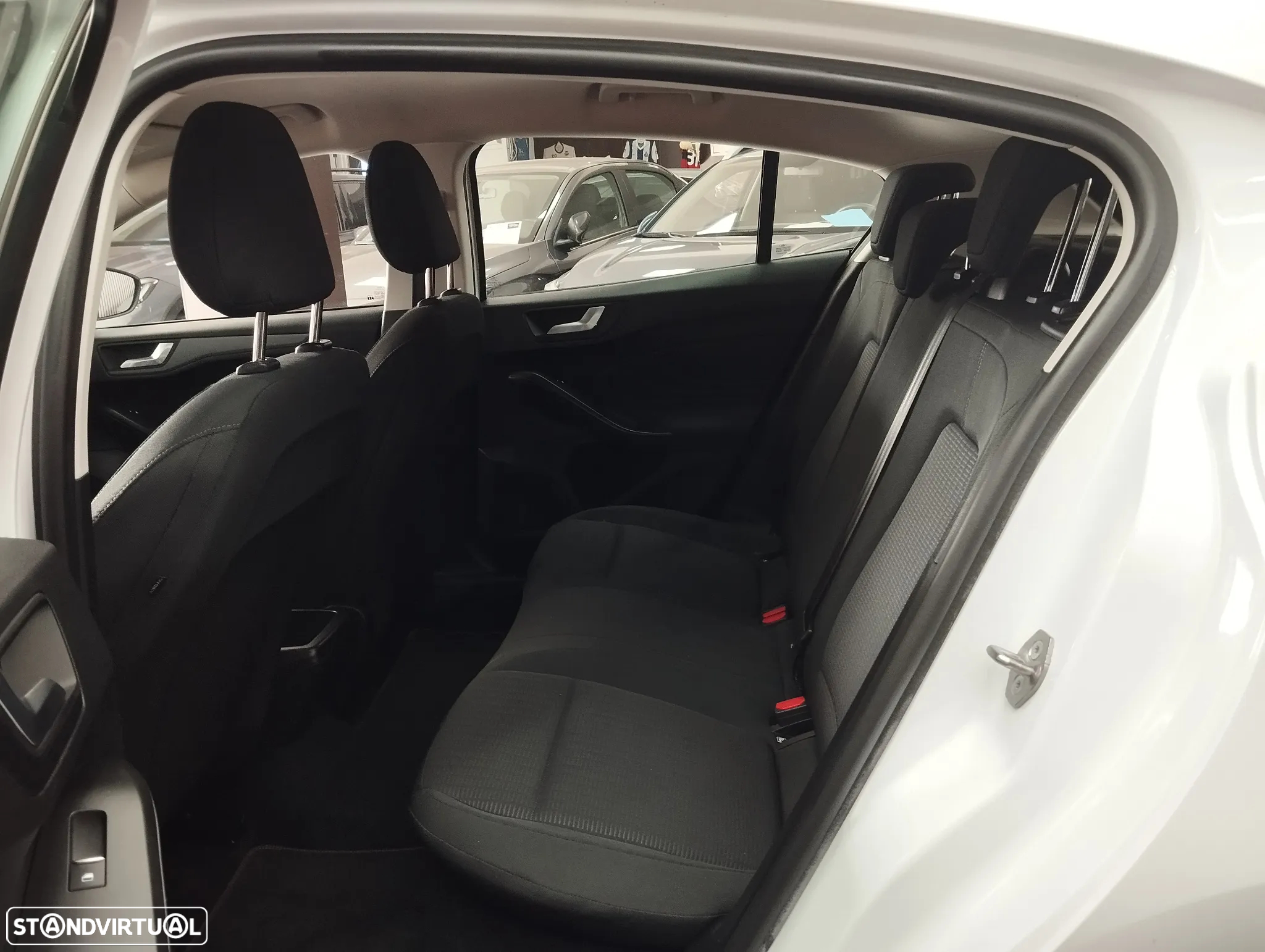 Ford Focus 1.0 EcoBoost Business - 10