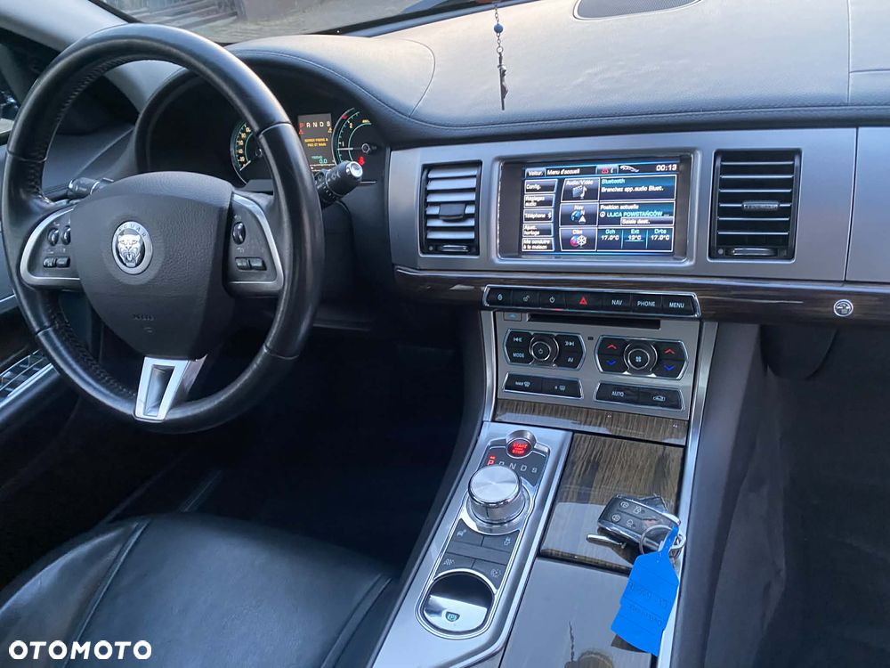 Jaguar XF 3.0 V6 D Luxury - 17