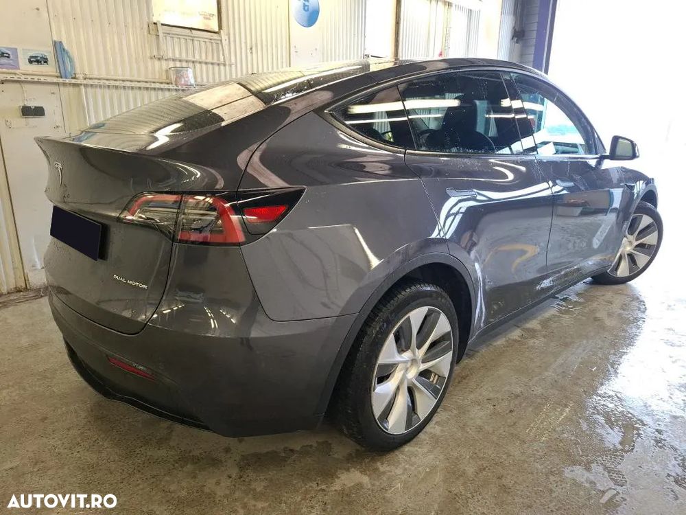 Tesla Model Y Long Range Dual Motor AWD - 4