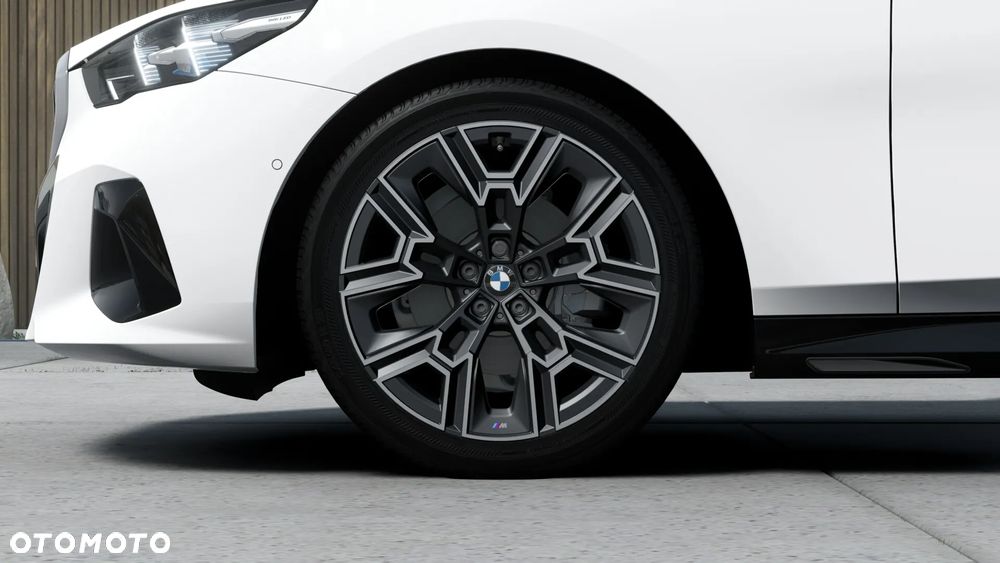 BMW Seria 5 520i mHEV - 4