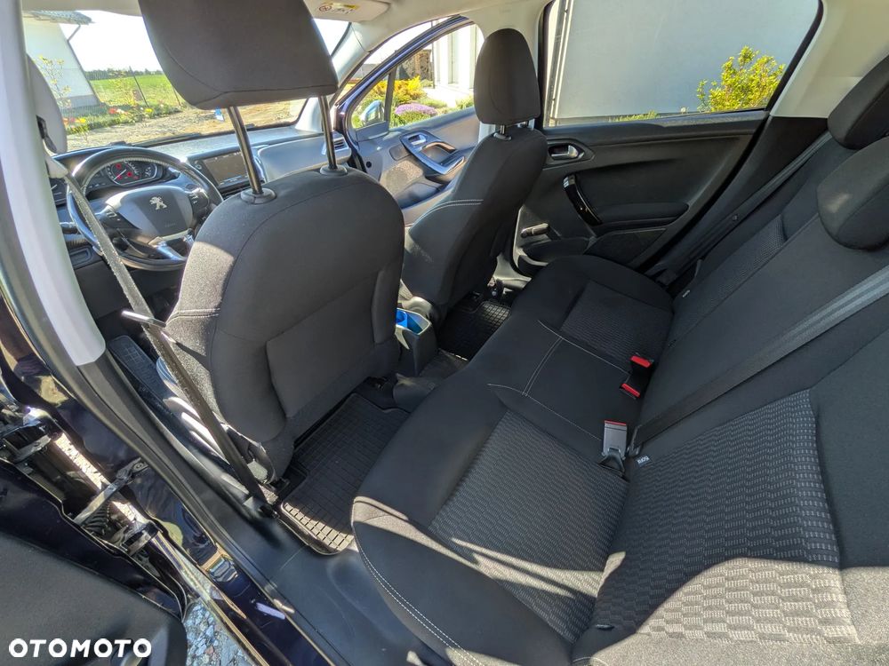 Peugeot 208 82 PureTech Style - 10