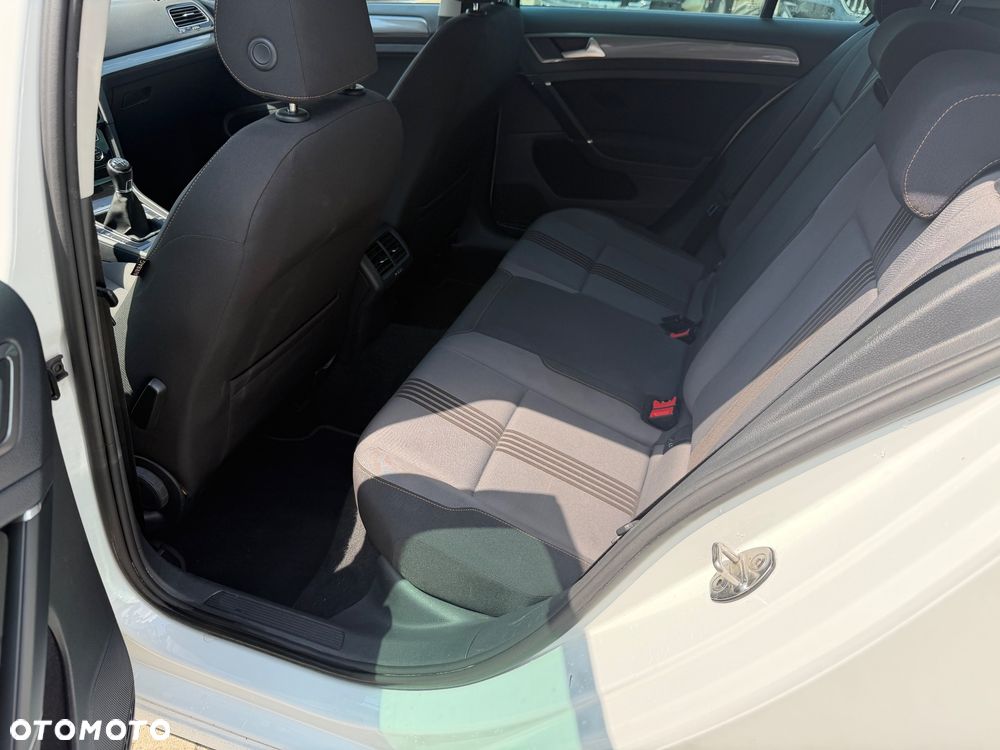 Volkswagen Golf - 16